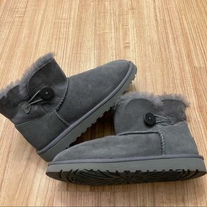 UGG Mini Bailey Button